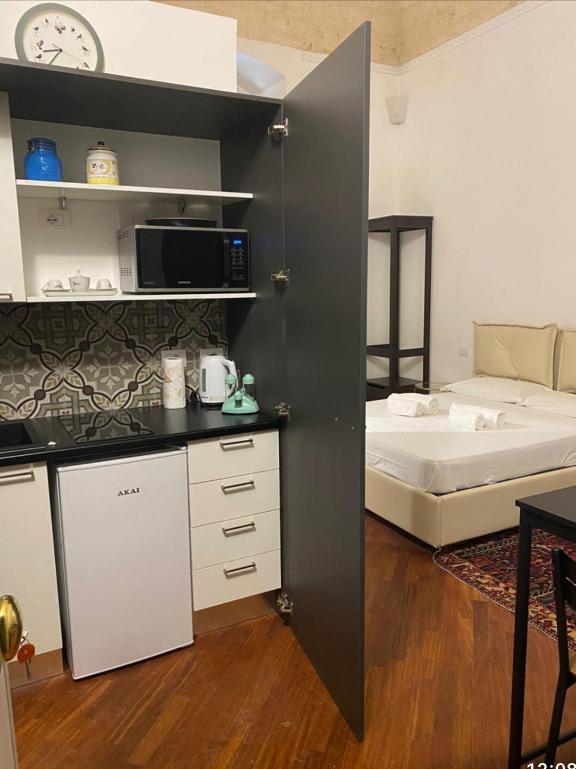 Araba Fenice Apartments - Bari Centro Bagian luar foto
