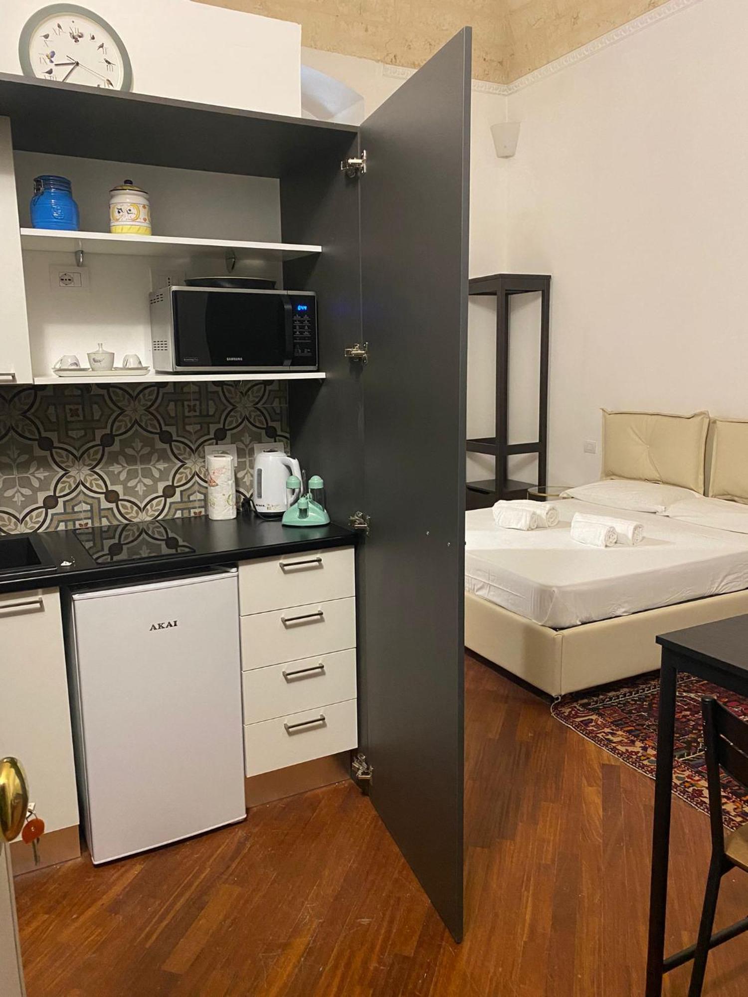Araba Fenice Apartments - Bari Centro Bagian luar foto